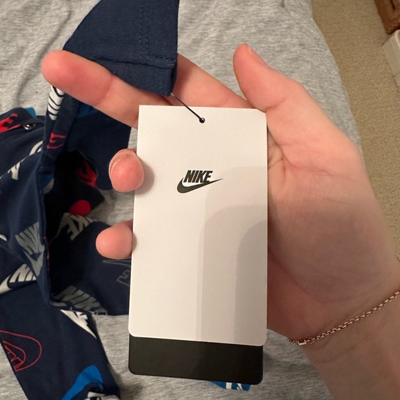 Nike zip up footed onesie. Size 6 months. NWT - Picture 3 of 4